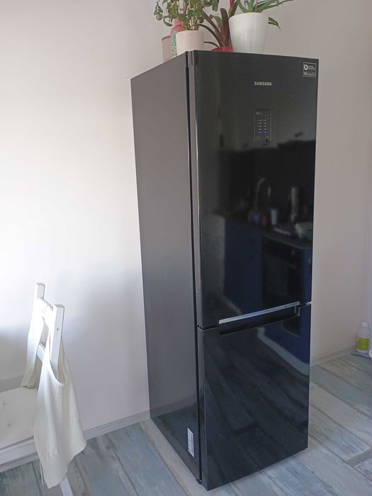 Хладилник Samsung 185 см