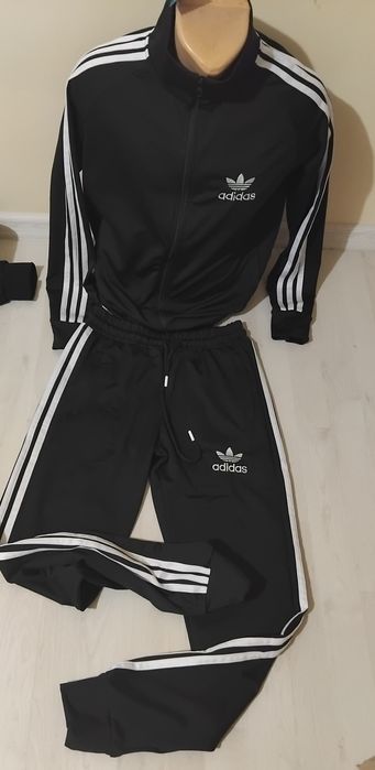 Trening bărbătesc Adidas.