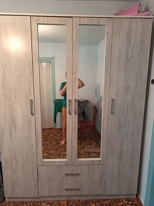 Продам шифоньер срочно
