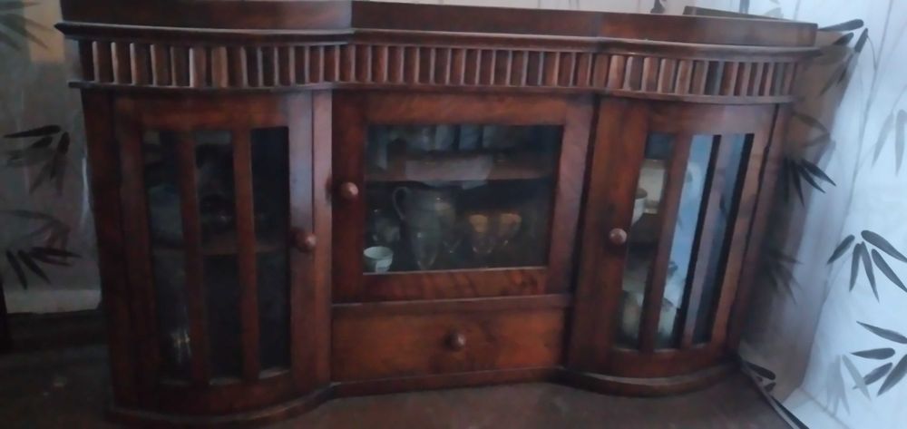 Старинна витрина.