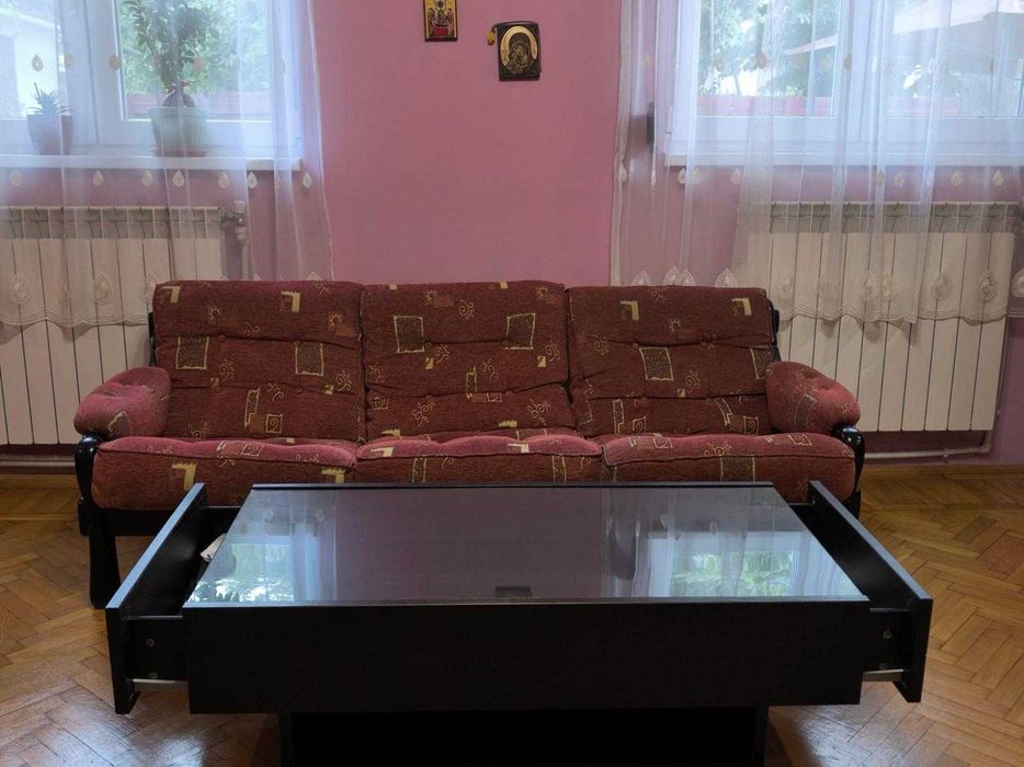 Mobilier Living complet (dulap, biblioteca, comoda TV IKEA) + canapele si fotolii + masa cafea cu sertar