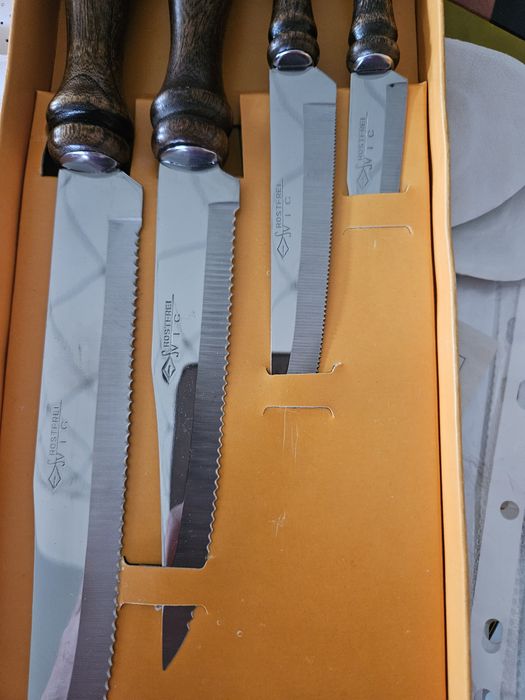 Продавам уникална серия ножове