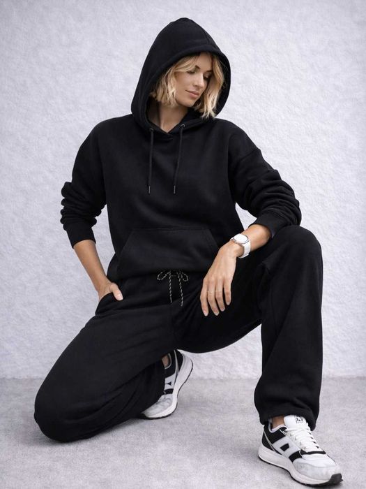 комплект с качулка удобен – перфектен за ежедневието,