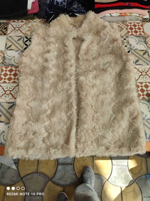 Îmbrăcăminte, încălțăminte și genți, noi și Second Hand la kg în saci