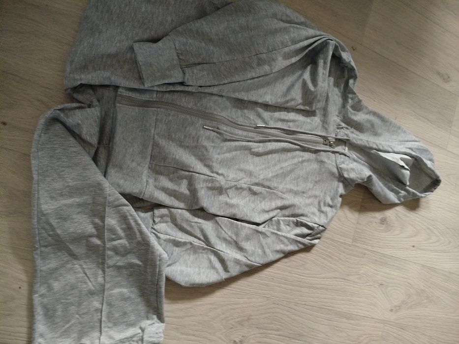 Продам спортивный костюм