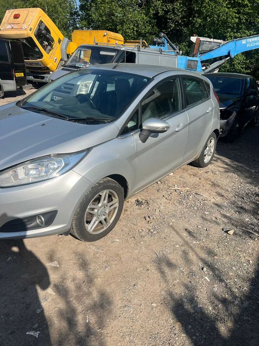 Dezmembrez Ford Fiesta 1.5tdci cod UGJC cutie 5 trepte