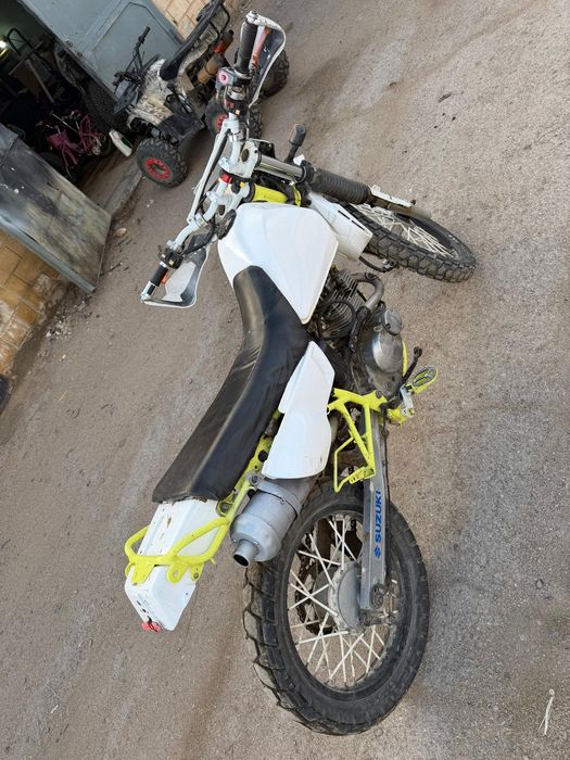 Suzuki Djebel 200