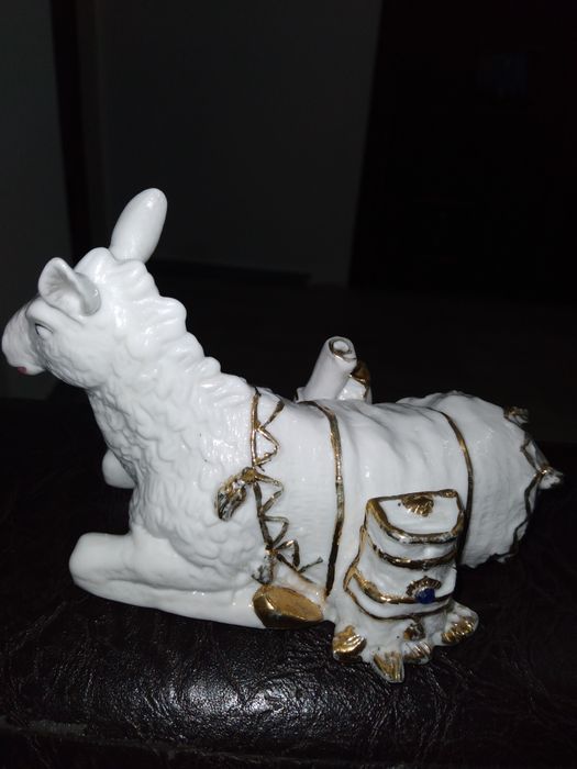 Продаю фарфоровые статуэтки