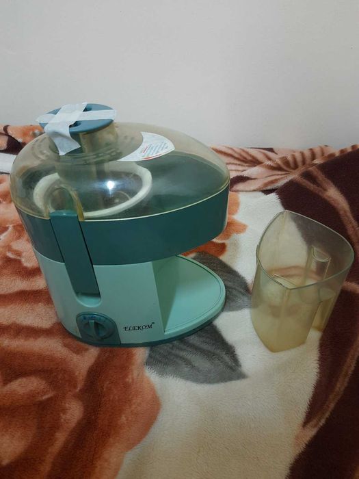 Сокоизтисквачка ELEKOM ЕК-300B в отлично състояние