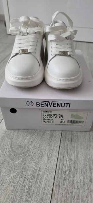 Papuci Piele albi