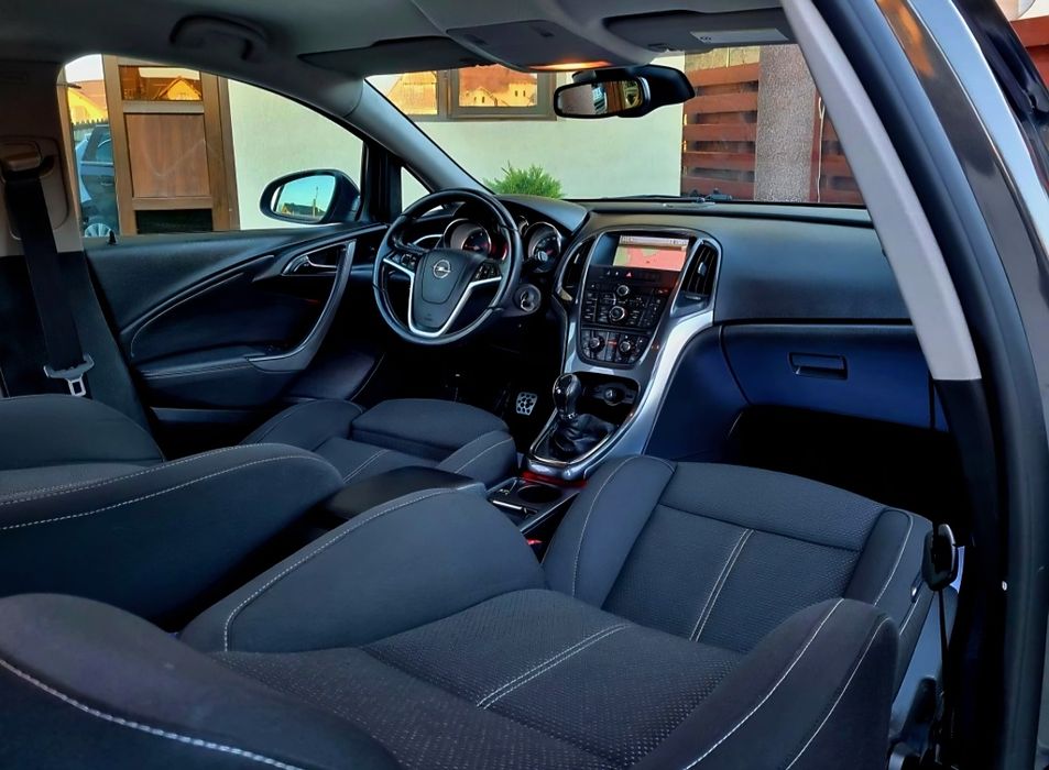 Astra J*1.7 diesel cel mai fiabil de la Opel,comparabil cu vestitul 1.9 diesel de la VW*Xenon+Led*Tuv la zi