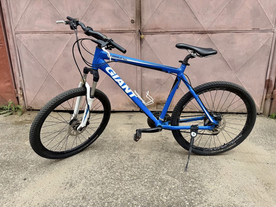 Vând Bicicleta Giant