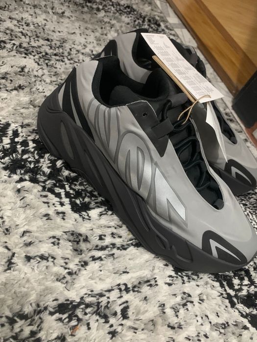 Adidas yezzy 700 MNVN noi cu eticheta fara cutie marimea 40 2/3!