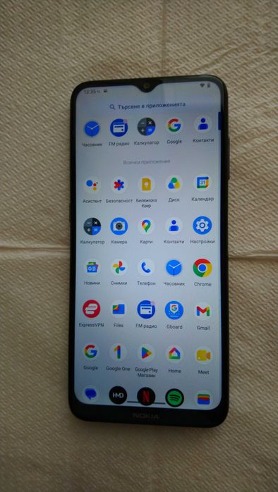 Продавам в комплект;  GSM NOKIA  G 10 , Зарядно у-во NOKIA , USB-2 кабел  и  Стерео слушалки с микрофон SONY.