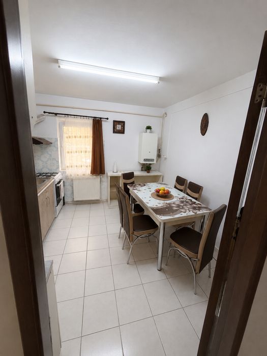 Inchiriez apartament cu 3 camere