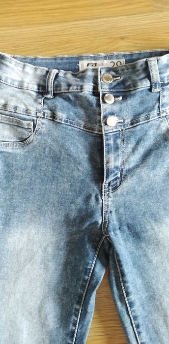 Дамски дънки с висока талия