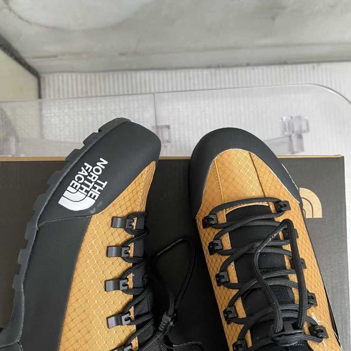 Продавам нови мъжки обувки The North Face GLENCLYFFE LOW SUMIT GOLD