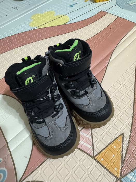 Продам детский сапоги