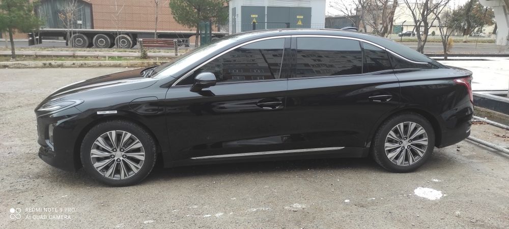 Hongqi e-qm5 sotiladi