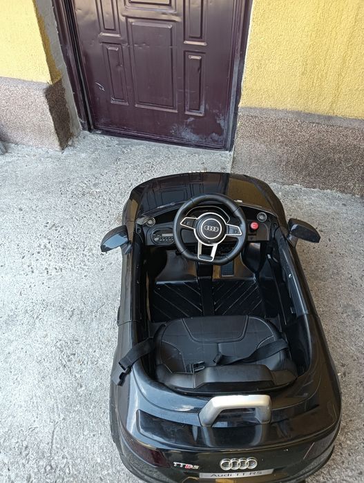 Mașinuță neagra Audi