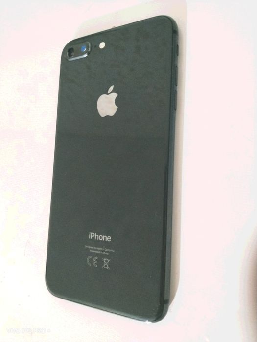 Айфон 8+ продам.