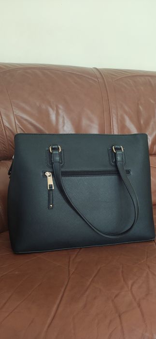 Нова дамска чанта Carpisa