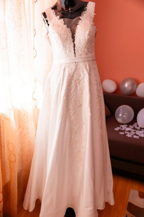 Vand Rochie Mireasa
