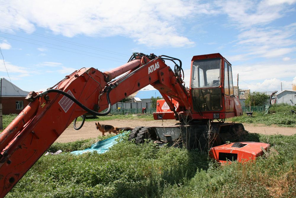 Продам экскаватор требует вложении