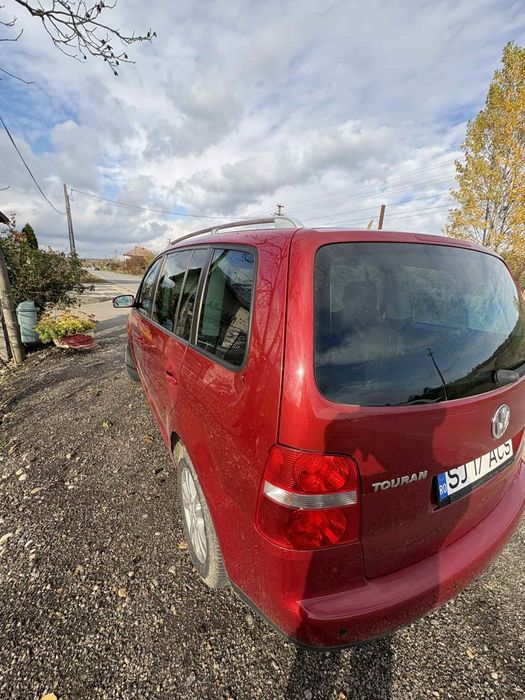 Vând Volkswagen Touran
