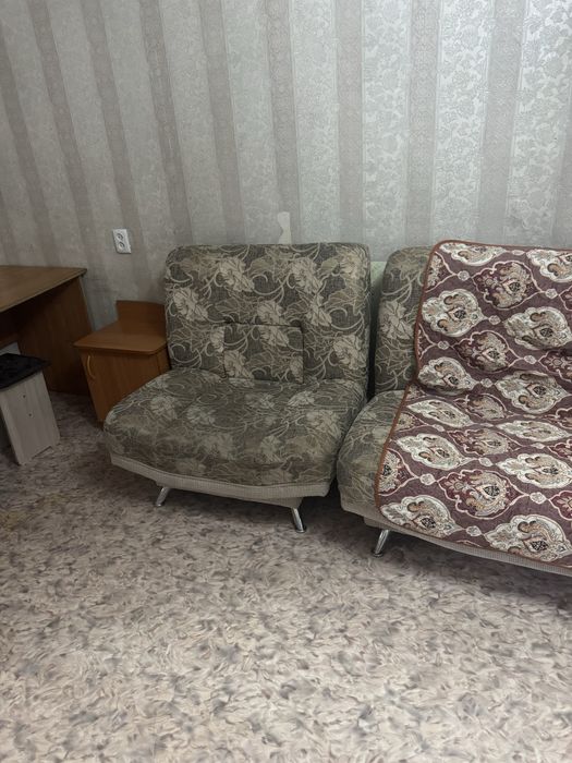 Продам диван состояние средный