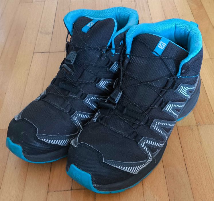 Ghete drumetie trekking Salomon