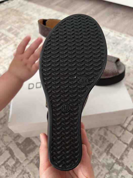 Обувь на танкетке