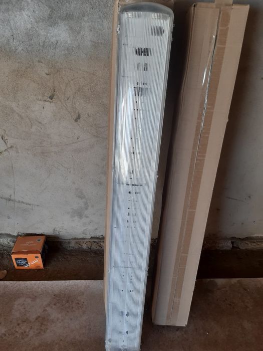 Потолочный лампы