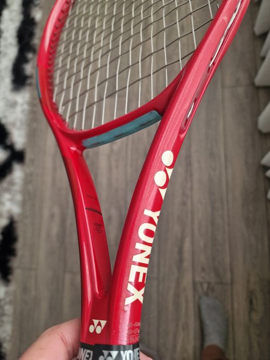 Vand racheta Yonex V core 98 2026