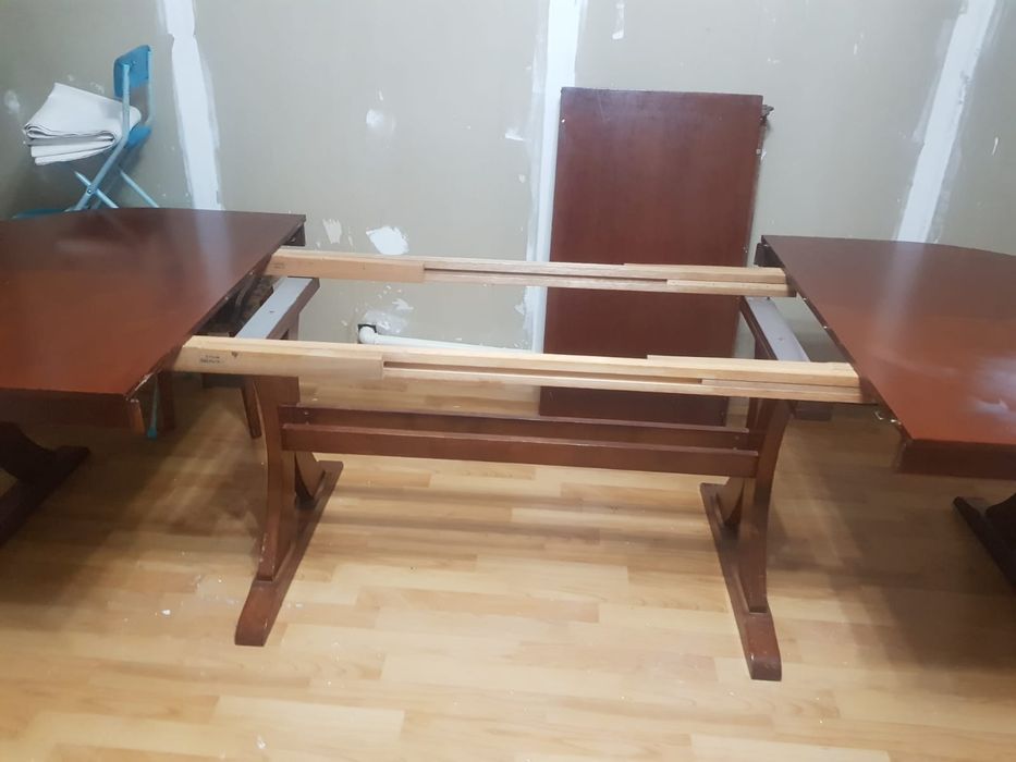Стол для гостей. Хороший и качественный