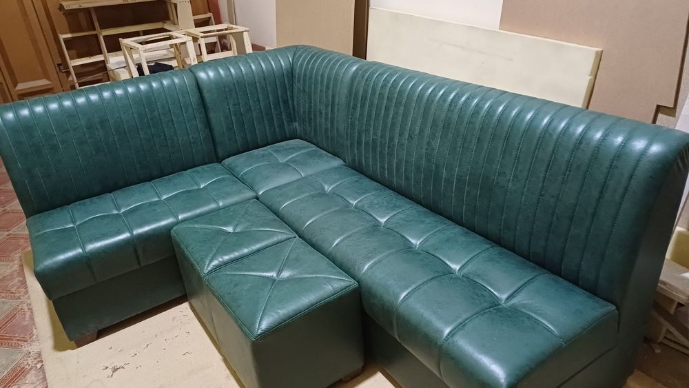 Кухонный уголок 210см160см+2та пуфик