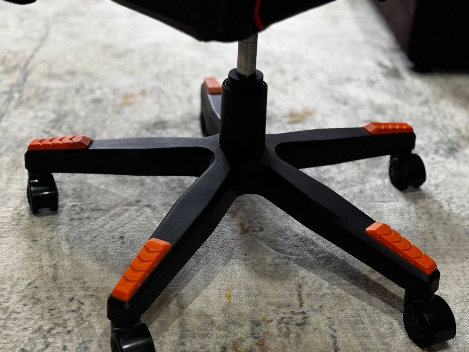 Продам игровое кресло