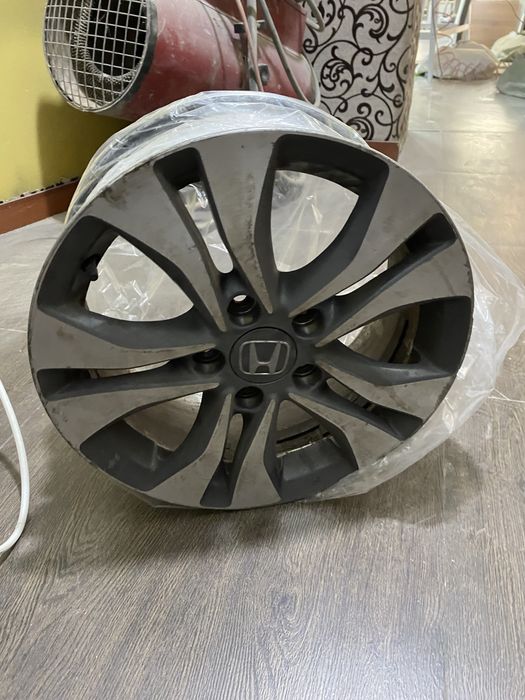 Продам оригинальные диски 16 размера.