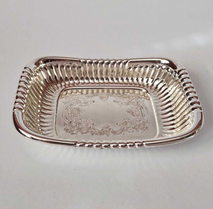 Масивна немска посребрена купичка с гравирано дъно