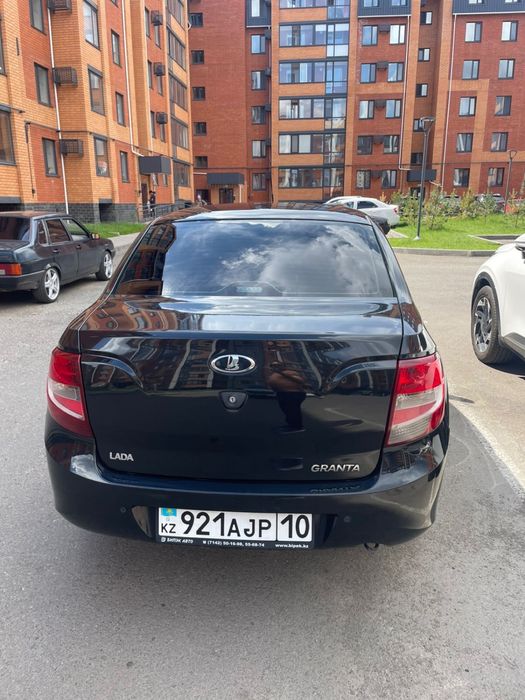 Продам гранта черный цвет