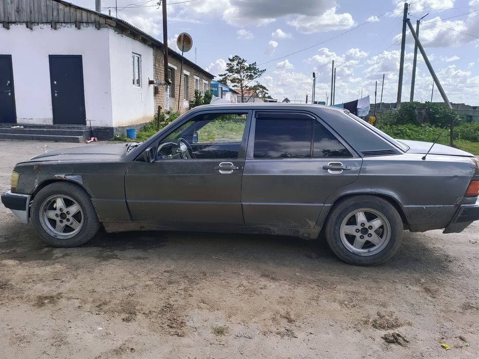 ..Мерседес 190 двигатель 102