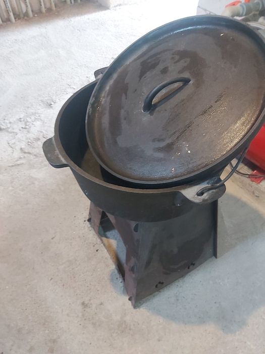 Продам казан с ножками типа печка
