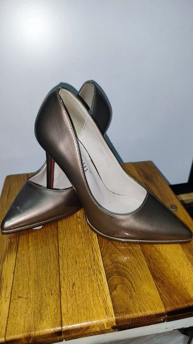 Женские туфли на каблуке