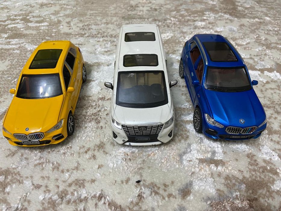 Продам машинки  BMW и alphard