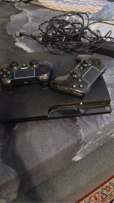Ps3 slim modat , 2 manete usor negociabil