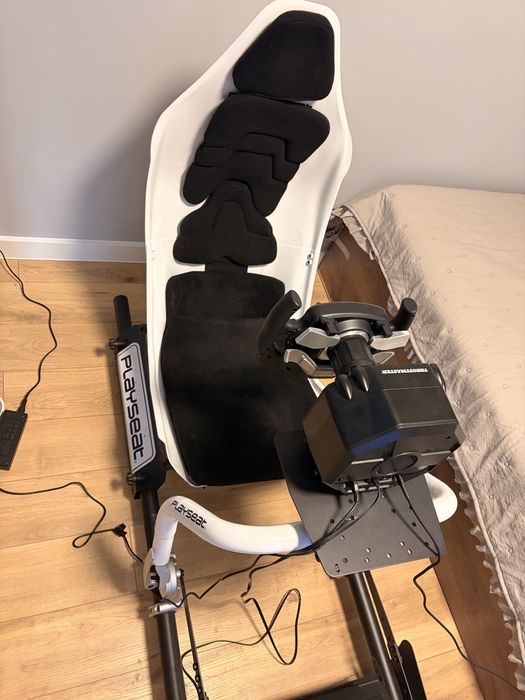 Thrustmaster T598-P с волан Ferrari SF1000 и Playseat f1