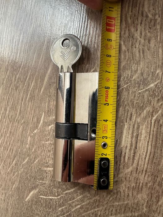 Патрон за врата с един ключ