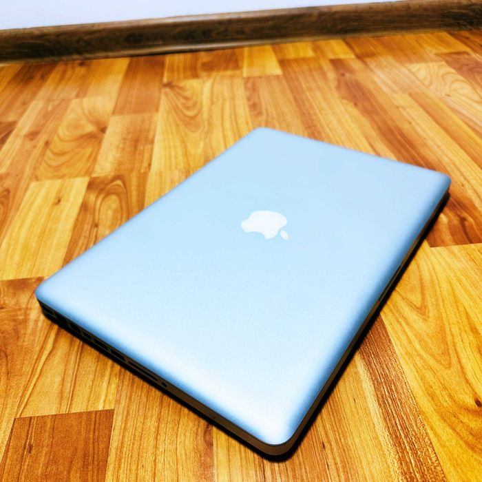 Laptop Apple MacBook Pro, IntelCore i5 , 500GB, Tastatura Iluminata