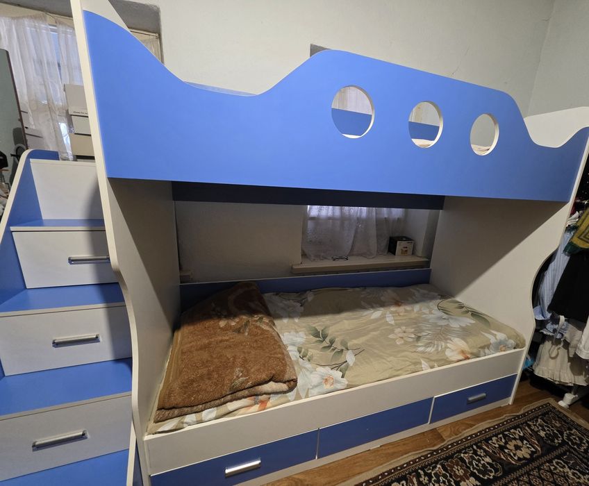 Двухъярусная кровать