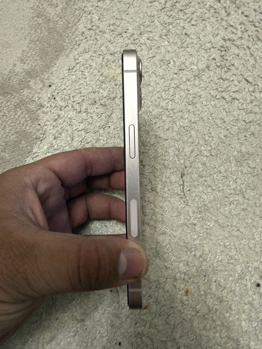 Продам Айфон 13 в идельном состаяния